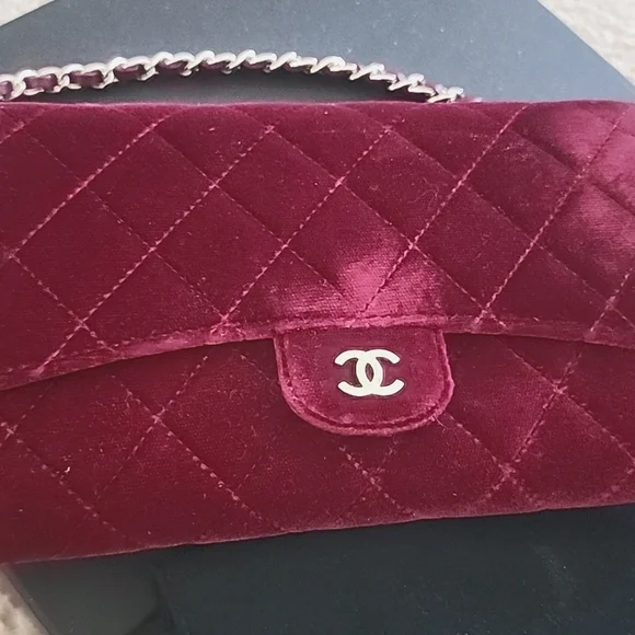 Chanel velvet bag - Picture 1 of 10